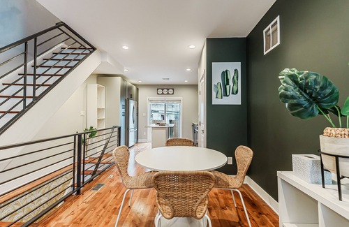 Point Breeze Casa | 3BR Townhouse + Rooftop Views + Arcade + Office Space w/ Extended Monitor!