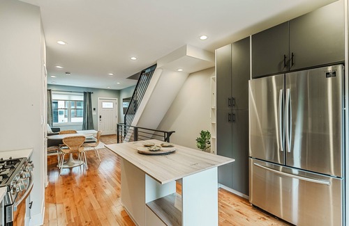 Point Breeze Casa | 3BR Townhouse + Rooftop Views + Arcade + Office Space w/ Extended Monitor!