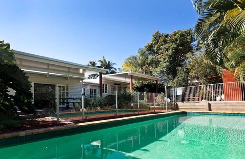 Southport Casa | 3BR Ultimate Hamptons Retreat - Pool, BBQ + More!