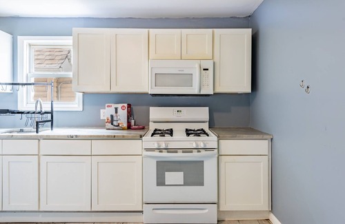 Forest Hill Apartamento | 3BR Unit | Near Subway & Top Attractions