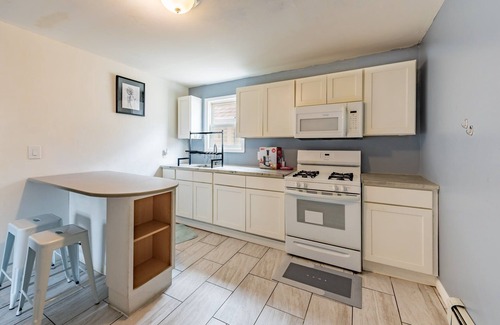 Forest Hill Apartamento | 3BR Unit | Near Subway & Top Attractions
