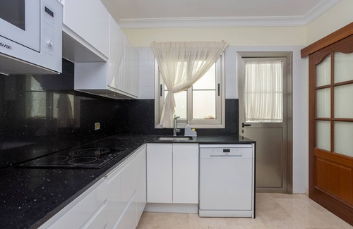 Puerto Rico Chalet De Esquí | 3BR Valley Dreamhouse -Solarium Terrace AirCon & P