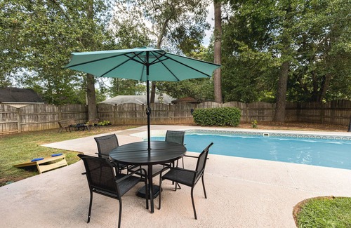 Warner Robins Casa | AtHome+1 Stay | 3BR w/Inground Pool | Fenced Yard