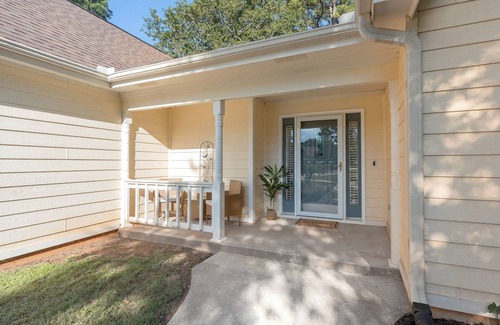 Warner Robins Casa | AtHome+1 Stay | 3BR w/Inground Pool | Fenced Yard
