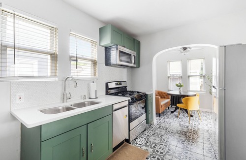 Queens Casa | 3BR w/Office+Basement/Utilities+Parking/Near LIRR