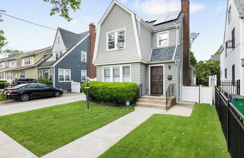 Queens Casa | 3BR w/Office+Basement/Utilities+Parking/Near LIRR