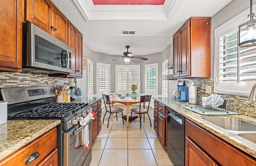Lake Elsinore Casa | 3BR w/Pool ｜Jacuzzi ｜BBQ｜Fire Pit ｜King Bed