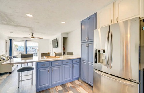 Matlacha Casa | 3BR Waterfront townhome Matlacha with hot tub, boat dock WiFi, bikes and kayaks