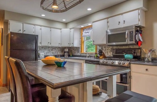 Woodsville Casa | 3BR with A/C, a Firepit and Private Lake Access!