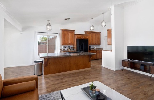 Glendale Casa | 3BR with Pool and Putting Green - 5 min away from Westgate/AZ Cardinals! Stadium