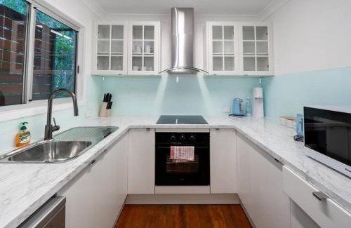 Lota Casa | 3BR15BA House w Parking Close to Eastwood Beach M8