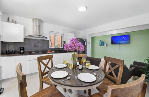 Washington Condominio | 3BR2BA Condo w/ Exclusive PrivateRoof Deck & Pool