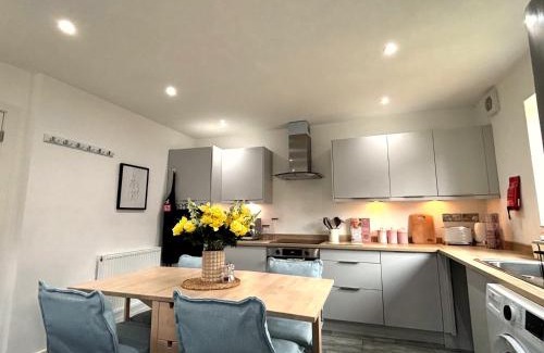 Sandbach Casa | 3CRST 2 Bedroom House Free Parking