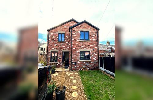 Sandbach Casa | 3CRST 2 Bedroom House Free Parking