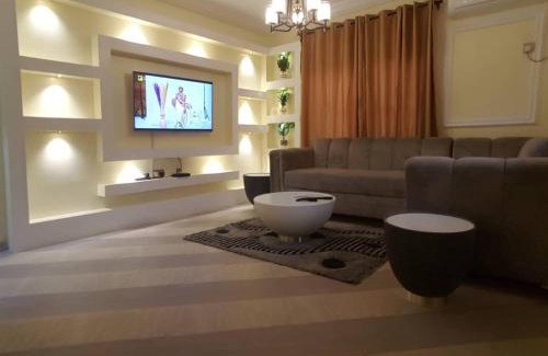 Oshodi-Isolo Apartamento | 3JD Lavishly Furnished 3-Bed Apartment