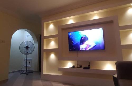 Oshodi-Isolo Apartamento | 3JD Lavishly Furnished 3-Bed Apartment