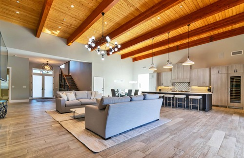 Marion Estates Casa | 3M Home - Mtn Views, Hot Tub, BB court, & Minigolf