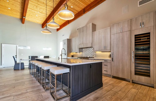 Marion Estates Casa | 3M Home - Mtn Views, Hot Tub, BB court, & Minigolf
