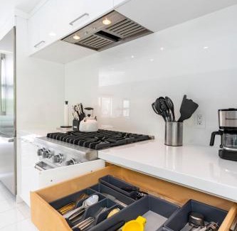 Hollywood Dell Casa | $3M Modern Hollywood New Construction Villa Oasis