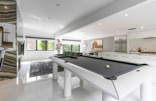 Hollywood Dell Casa | $3M Modern Hollywood New Construction Villa Oasis
