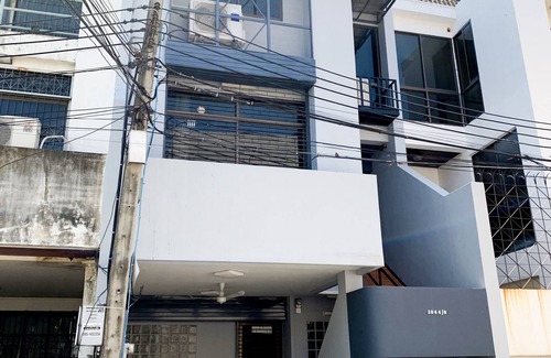 Phra Khanong Nuea Casa | 3min de BTS, Family Friendly, 3BR, acogedora y moderna casa