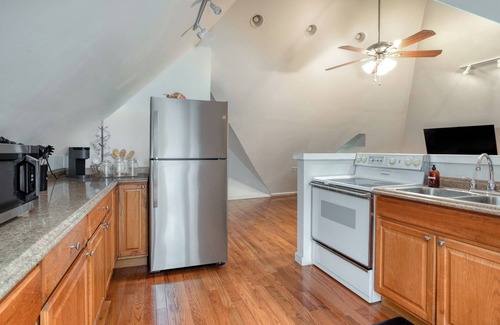 Squirrel Hill Apartamento | 3min>Walnut:UPMC Shadyside:3min>CMU:Full Kitchen