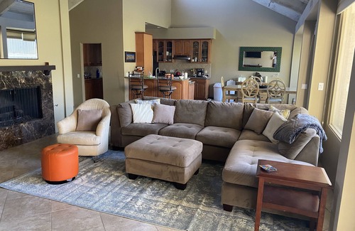 Rancho Mirage Condominio | TERCER FERROCARRIL DE DINAH SHORE - Reserve su escapada en el desierto