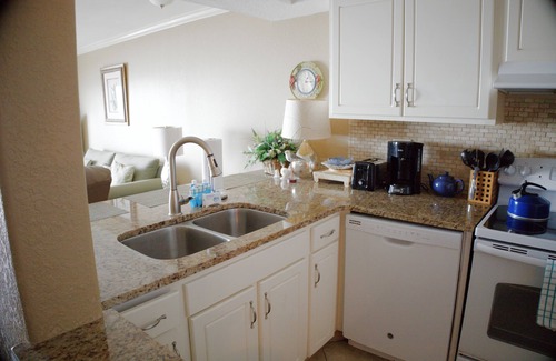 Crescent Beach Condominio | 3rd floor, 2 QBs in master w/ attached FB, 2nd FB, Q sleeper sofa in living room