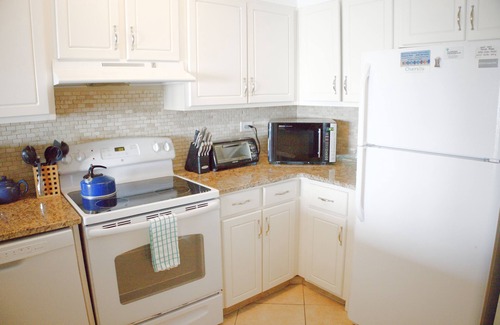 Crescent Beach Condominio | 3rd floor, 2 QBs in master w/ attached FB, 2nd FB, Q sleeper sofa in living room