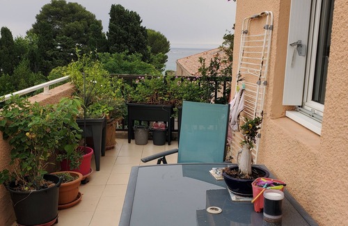 Les Sablettes Apartamento | 3rd floor apartment with private passage leading to the sandy beach