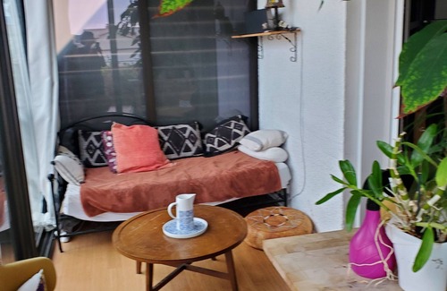 Les Sablettes Apartamento | 3rd floor apartment with private passage leading to the sandy beach