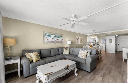 Crescent Beach Condominio | 3rd Floor Condo W/ View of Gulf and Pools