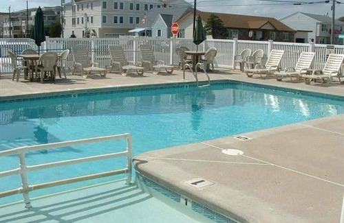 North Wildwood Condominio | 3er piso, unidad final, ¡perfecto para una familia pequeña en el hermoso North Wildwood!