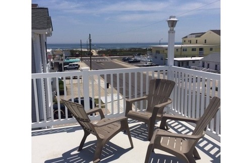North Wildwood Condominio | 3er piso, unidad final, ¡perfecto para una familia pequeña en el hermoso North Wildwood!