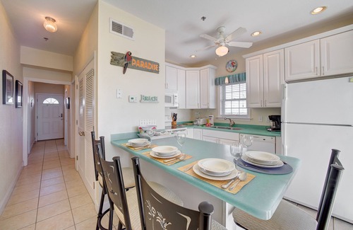 Hatteras Condominio | 3rd-floor oceanfront condo with private deck, outdoor pool, hot tub - dog-friendly