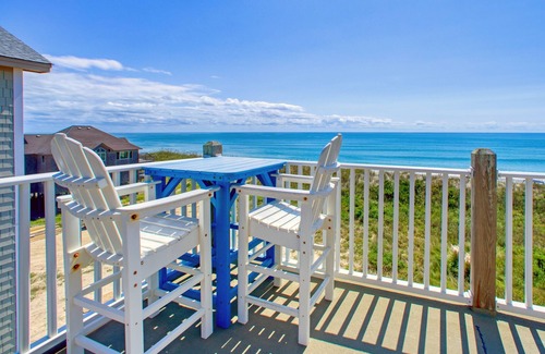 Hatteras Condominio | 3rd-floor oceanfront condo with private deck, outdoor pool, hot tub - dog-friendly