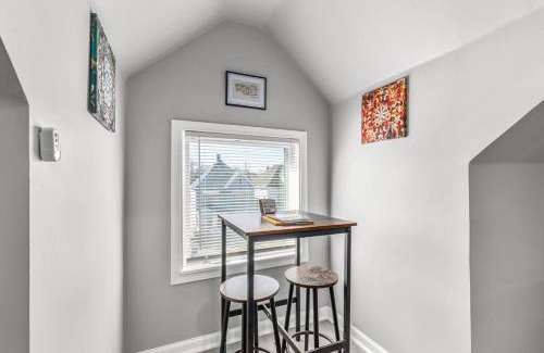 Detroit Apartamento | 3rd Story Loft Islandview Pets Included with Free Parking!