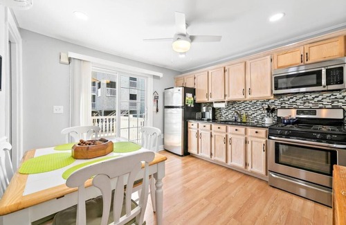 Beach Haven Apartamento | * 3 ° a la playa * 7 / 6-7 / 13 disponible Precio especial bajo * Hermosa actualización victoriana *