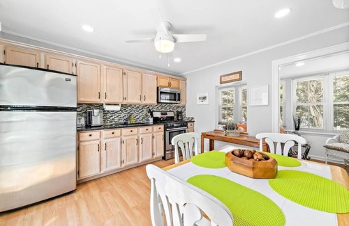 Beach Haven Apartamento | * 3 ° a la playa * 7 / 6-7 / 13 disponible Precio especial bajo * Hermosa actualización victoriana *