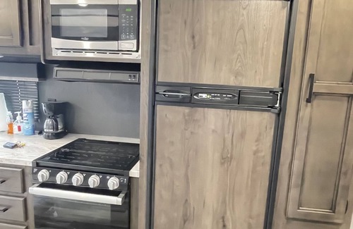 Moreno Valley Casa | 3RV/ parking/Netflix/ private/excellent location