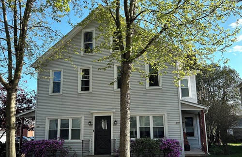 Williamsport Apartamento | "3Thirty2" - near IPT, 10min to LLW Series-AC/off street parking