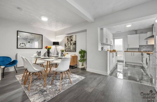 Warwick Casa | 3x Bedroom House (Sleeps 6x)