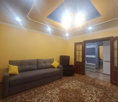 Lutsk Apartamento | 4 Кімнатні Апартаменти в Центрі, вул Незалежності, 5