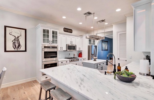 Highland Lake Estates Casa | -Nuevo listado: elegante retiro de 4,000 pies cuadrados con vista al lago y piscina al oeste de Austin