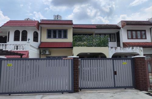 Subang Jaya Casa | 4-15pax Sawatt Homestay at Subang - Entire House - 5mins to Sunway - SJMC