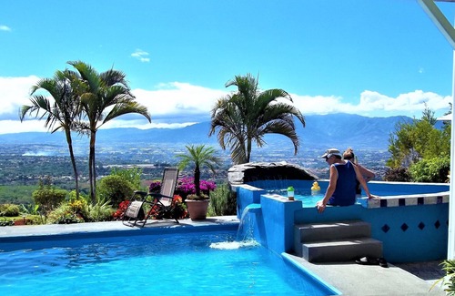 San Isidro Casa | 4/2 cama. 20 min del aeropuerto de San José. Las mejores vistas del valle central!