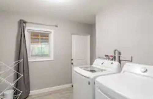 Central Sarasota Casa | 4/2 Spacious Downtown SRQ Home!