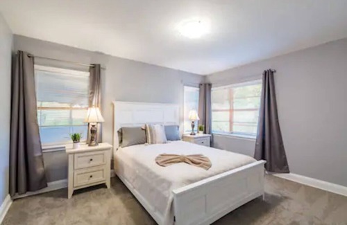 Central Sarasota Casa | 4/2 Spacious Downtown SRQ Home!