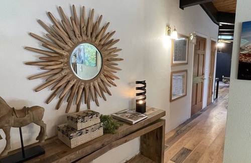 Tahoe Island Cabina | $4,200/mo-Furnished Ski Lease in South Lake Tahoe, 15 minutes to Heavenly Resort