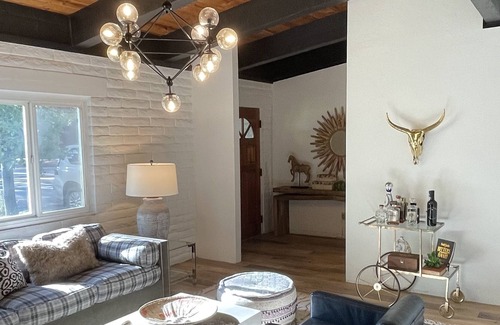 Tahoe Island Cabina | $4,200/mo-Furnished Ski Lease in South Lake Tahoe, 15 minutes to Heavenly Resort
